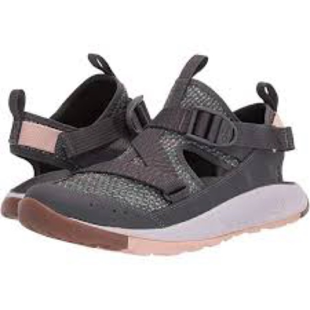 Chaco odyssey sandals women's size 7 casual water shoes hiking outdoor